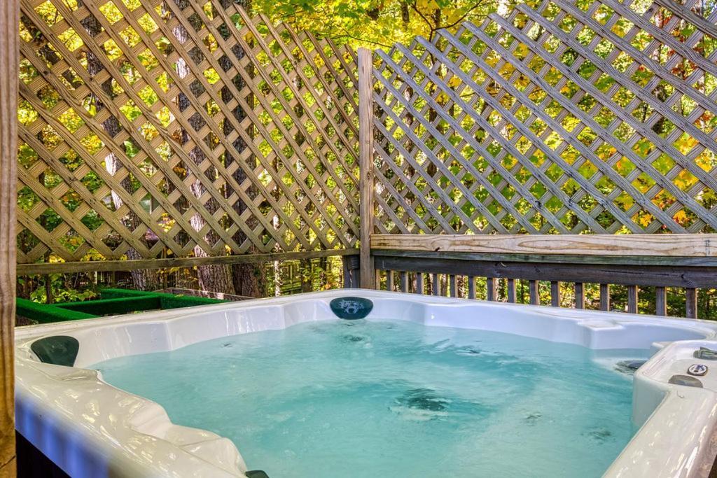 Four Bears Den, Hot Tub, 1089 Of Free Attraction Tickets For Each Paid Day, Dollywood And More Gatlinburg Exterior foto